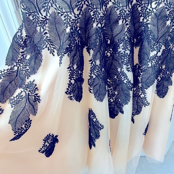 Dave & Johnny Floral Lace Tulle Trumpet Gown Masquerade- Prom dress Size 11/12 - Picture 3 of 8